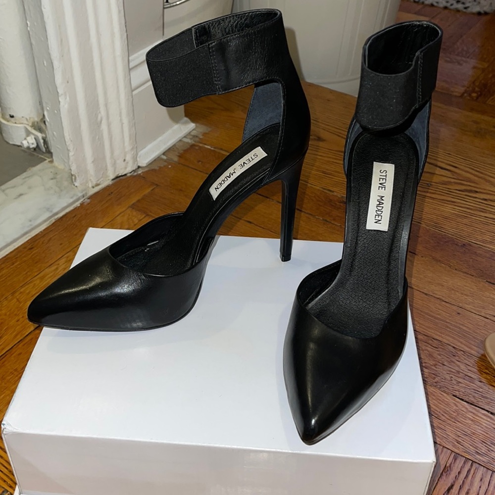 Steve Madden classy ankle feature pointed toe pump
